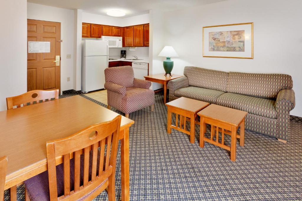 Staybridge Suites Allentown Airport Lehigh Valley an IHG Hotel - image 6