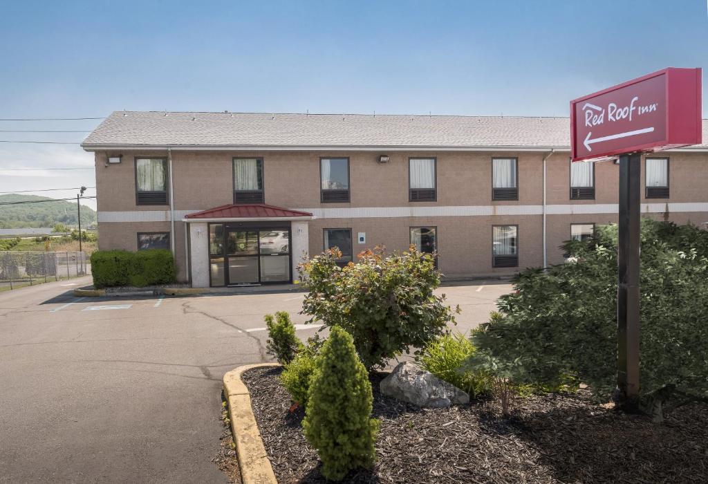 Red Roof Inn Allentown South - image 7