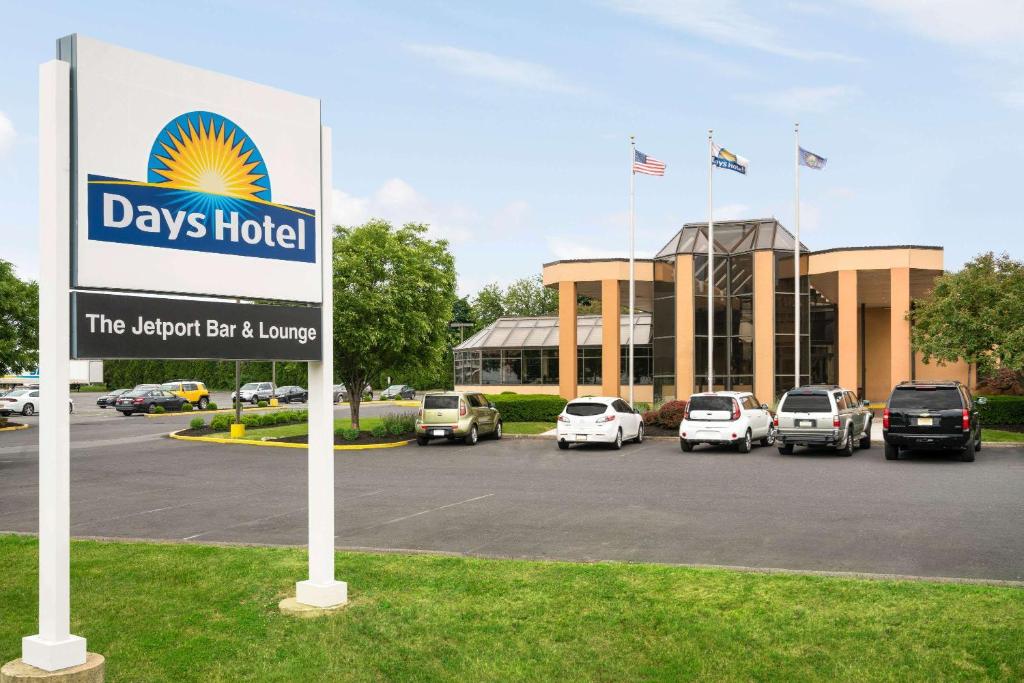 Days Hotel by Wyndham Allentown Airport / Lehigh Valley - main image