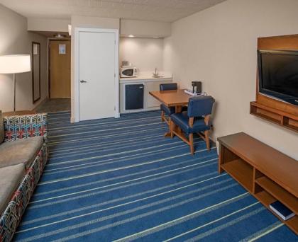 Days Hotel by Wyndham Allentown Airport / Lehigh Valley - image 10