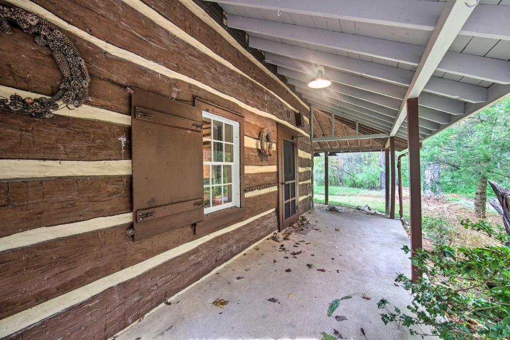 Remote 1901 Studio Cabin with Loft - Pets Allowed! - image 5