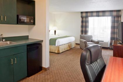 Holiday Inn Express & Suites Alliance an IHG Hotel - image 14