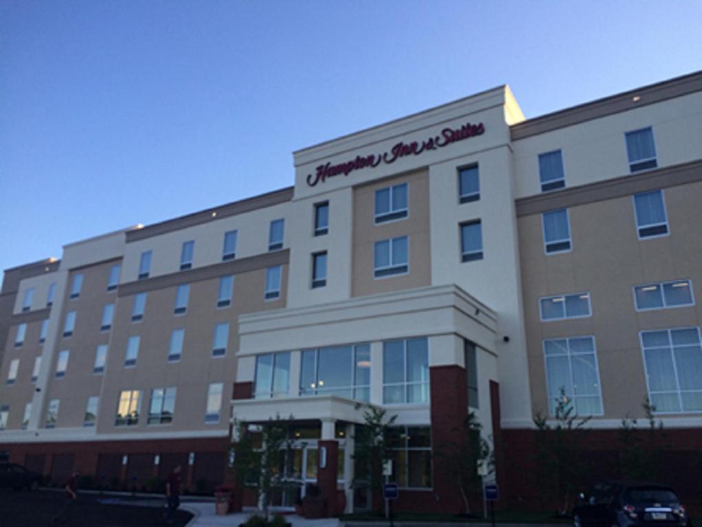 Hampton Inn & Suites-Alliance OH - main image