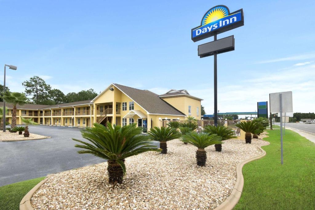 Days Inn by Wyndham Alma - main image