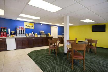 Days Inn by Wyndham Alma - image 9