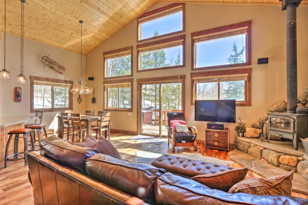 Rustic Mountain Sanctuary on 2 and Acres with Deck! - image 2