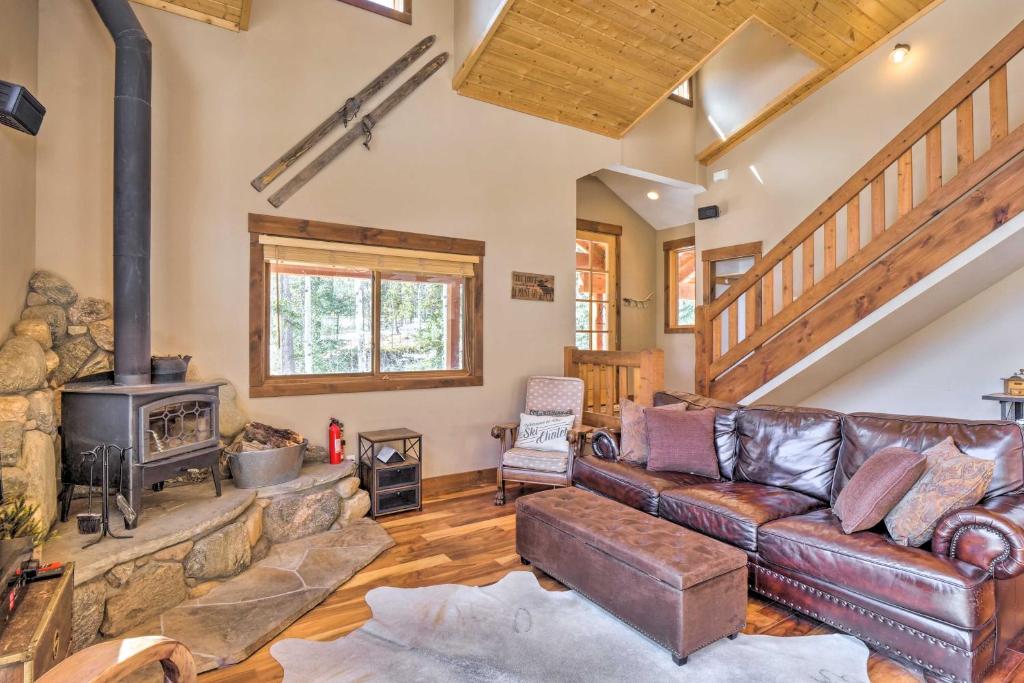 Rustic Mountain Sanctuary on 2 and Acres with Deck! - image 5