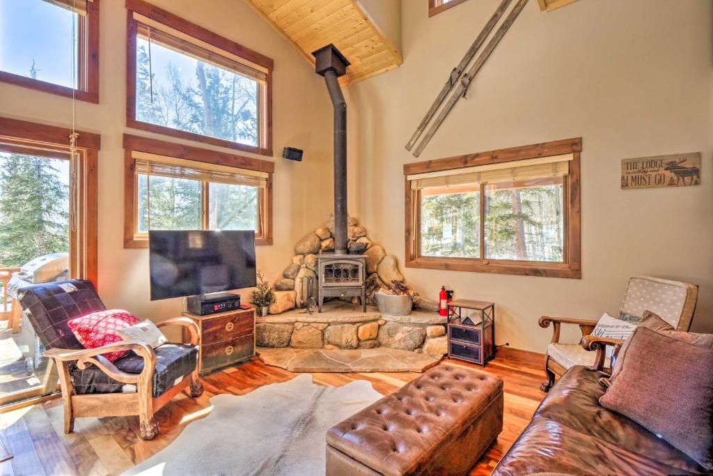 Rustic Mountain Sanctuary on 2 and Acres with Deck! - image 6