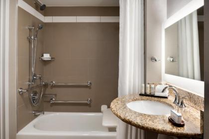 Embassy Suites by Hilton Atlanta Alpharetta - image 11