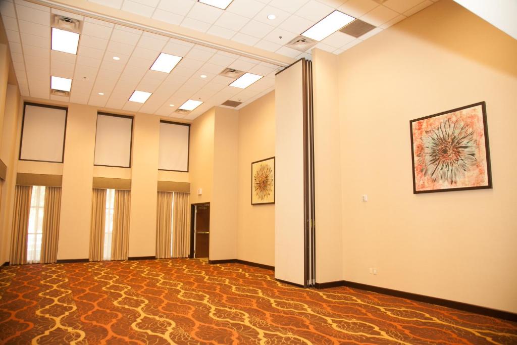 Hampton Inn & Suites Alpharetta-Windward - image 4