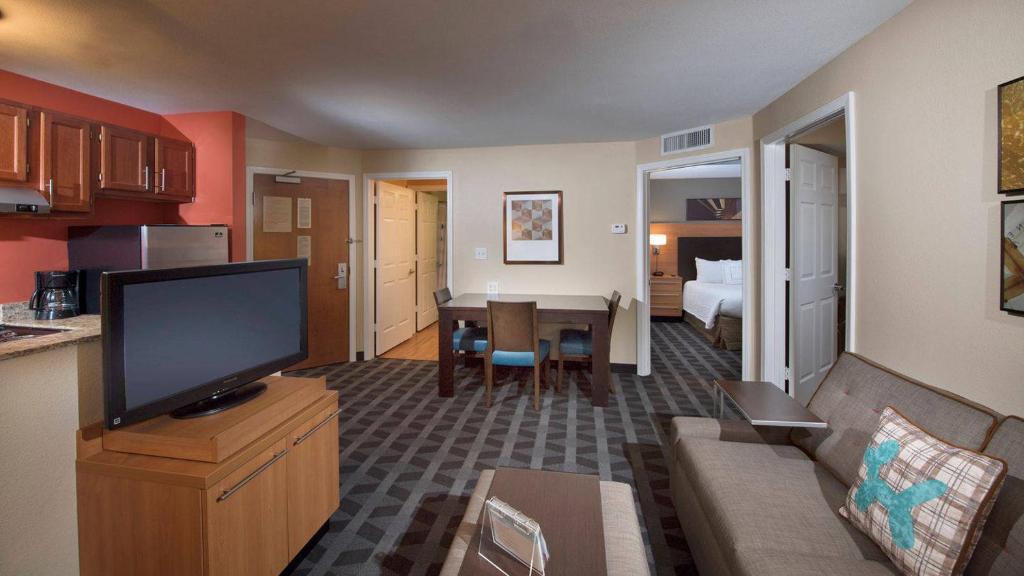 TownePlace Suites by Marriott Atlanta Alpharetta - image 4