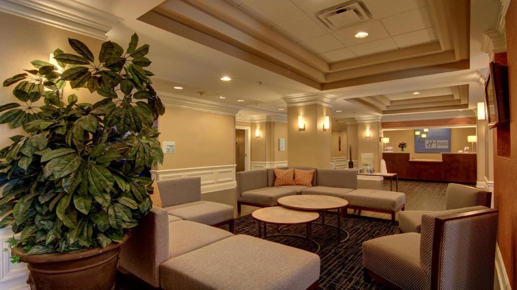 Holiday Inn Express & Suites Alpharetta an IHG Hotel - image 2