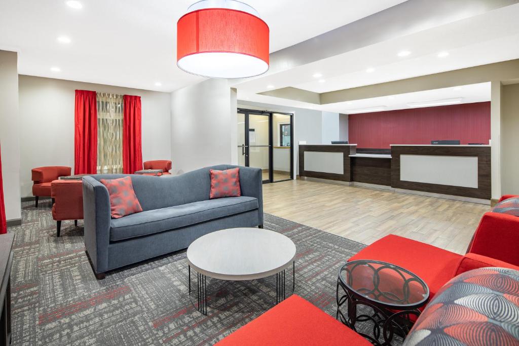 Ramada by Wyndham Alpharetta Atlanta North - image 2