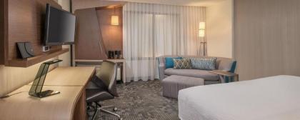 Courtyard by Marriott Atlanta Alpharetta/Avalon Area - image 4