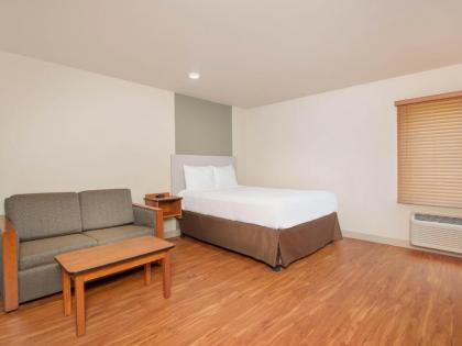 WoodSpring Suites Atlanta Alpharetta - image 10