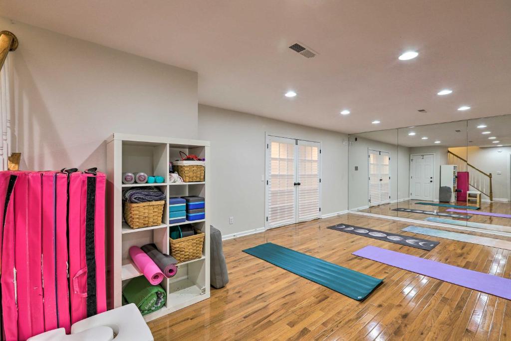 Alpharetta Retreat with Yoga Studio and Office! - image 2