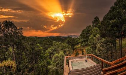 Neeley mountain House 2 Bedroom Sleeps 4 Hot tub Wood Burning Fireplace Alto New Mexico