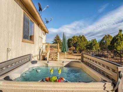 Hummingbird Oasis 3 Bedroom 3 Baths Hot Tub Sleeps 6 AC TV's - image 2