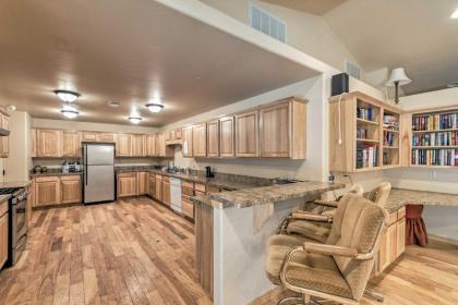 Ruidoso Condo with Deck 13 Mi from Ski Apache!