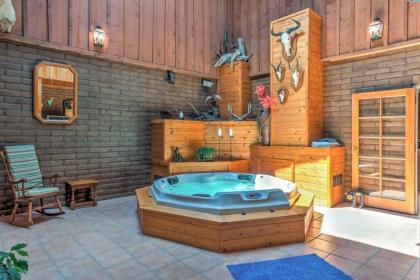 Spacious Alto House on 8 Private Acres with Hot Tub! - image 15