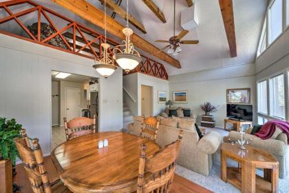 Alto Townhome with Deck 1 Mile to Golf Club! - image 4