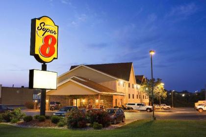 Super 8 by Wyndham Alton - image 2