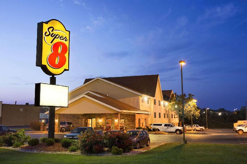 Super 8 by Wyndham Alton - image 2