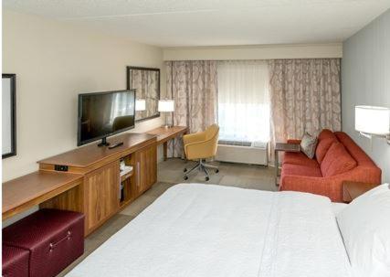 Hampton Inn & Suites St. Louis/Alton IL - image 2