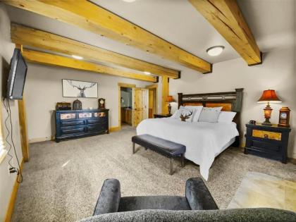 Moccasin Lodge - image 4