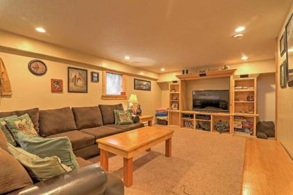 Duck Creek Village Cabin with Deck and Fire Pit! - image 12