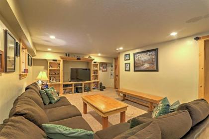 Duck Creek Village Cabin with Deck and Fire Pit! - image 9