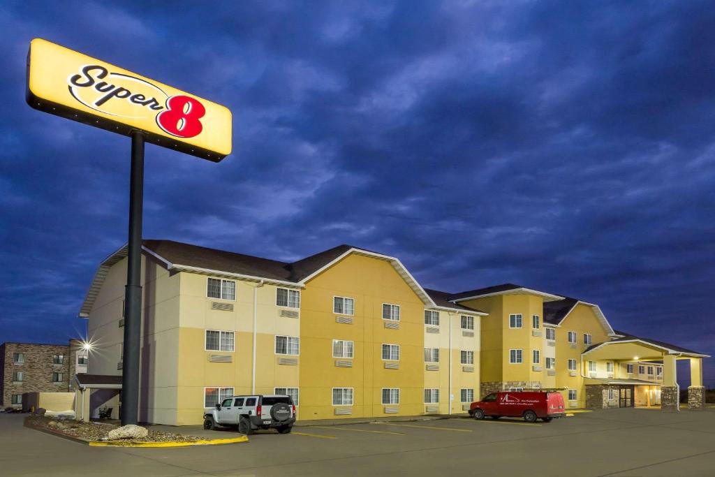 Super 8 by Wyndham Altoona - main image