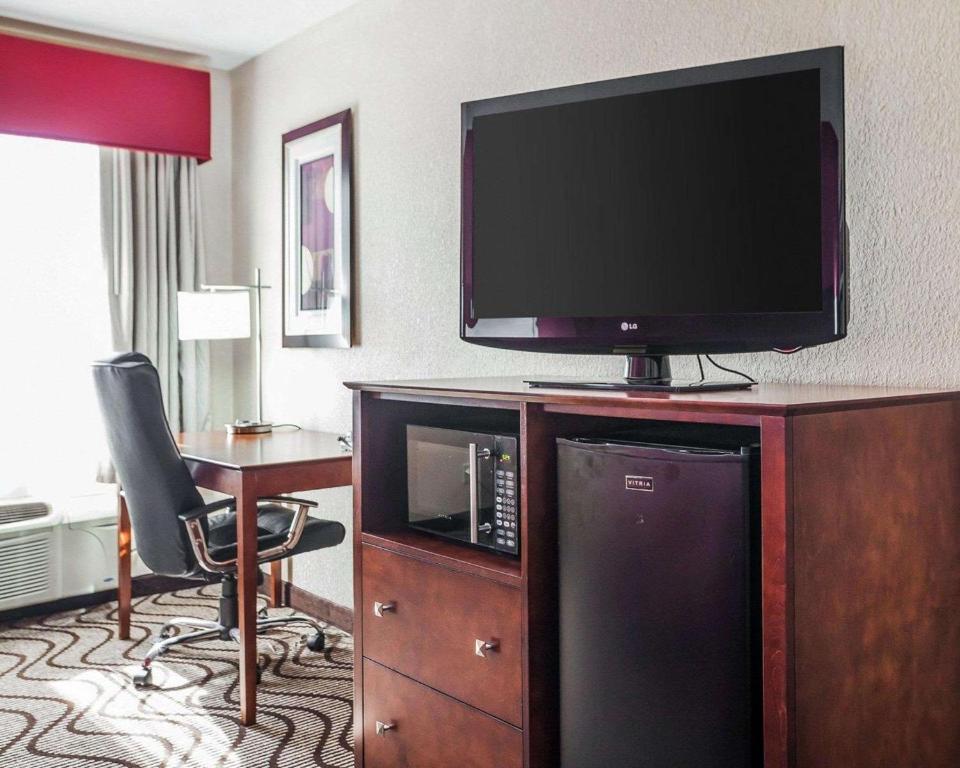 Quality Inn & Suites Altoona - Des Moines - image 2