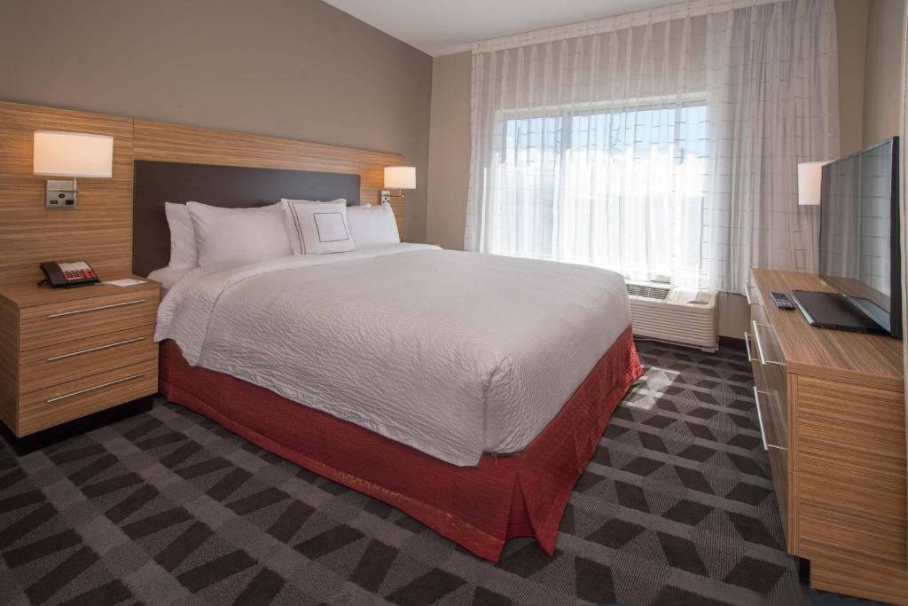 TownePlace Suites by Marriott Altoona - image 3