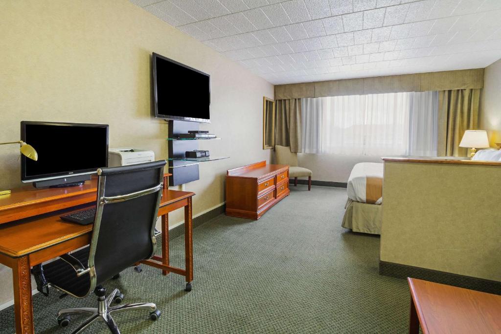 Quality Inn & Suites - image 4