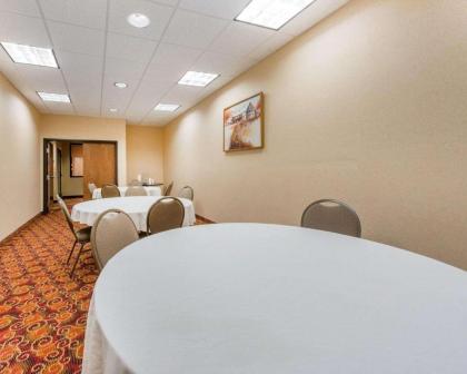 Comfort Suites Altoona - image 13