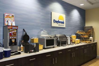 Days Inn & Suites by Wyndham Altoona - image 3