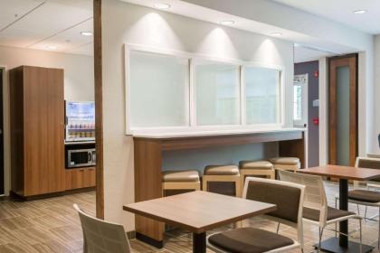 Microtel Inn & Suites by Wyndham Altoona - image 2