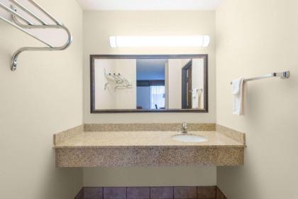 Days Inn by Wyndham Altus - image 3