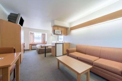 Microtel Inn & Suites by Wyndham Altus - image 13