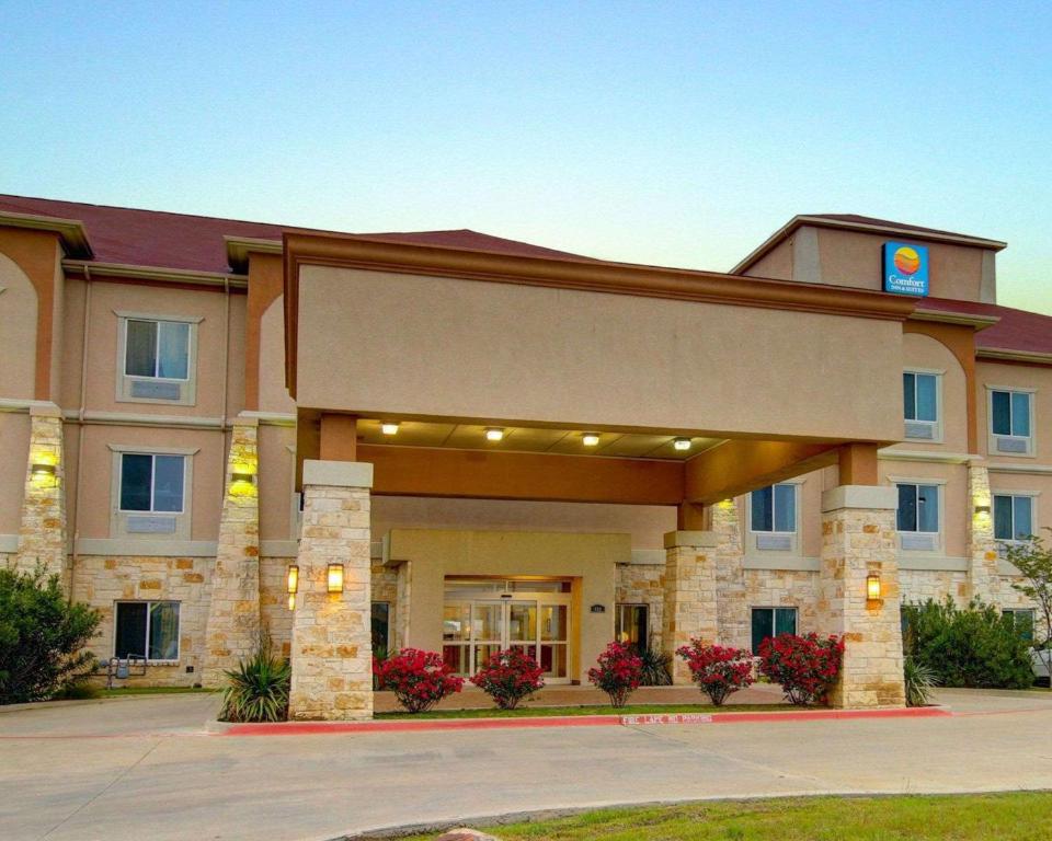 Comfort Inn & Suites Alvarado - main image