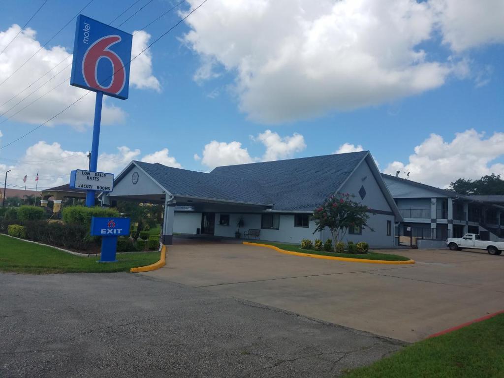 Motel 6-Alvin TX - image 5