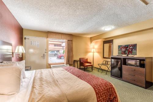 Red Roof Inn Amarillo West - image 3