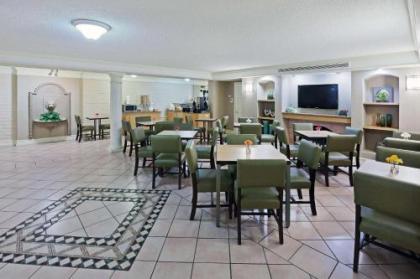 La Quinta Inn by Wyndham Amarillo West Medical Center - image 4