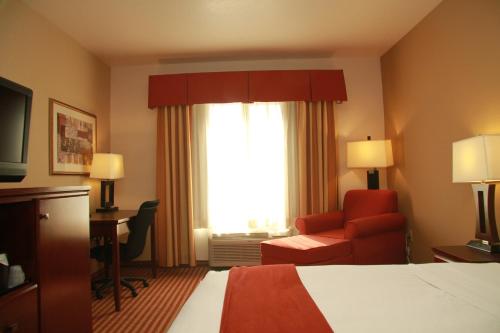 Holiday Inn Express Hotel & Suites Amarillo South an IHG Hotel - image 4