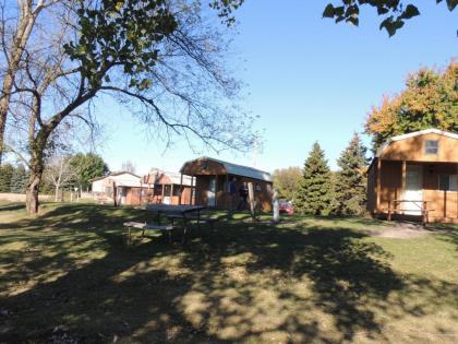 O'Connell's Yogi Bear Lakefront Cabin 9 - image 11