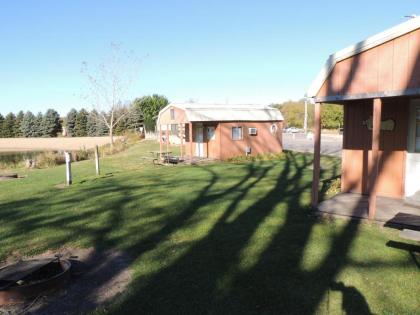 O'Connell's Yogi Bear Lakefront Cabin 9 - image 2