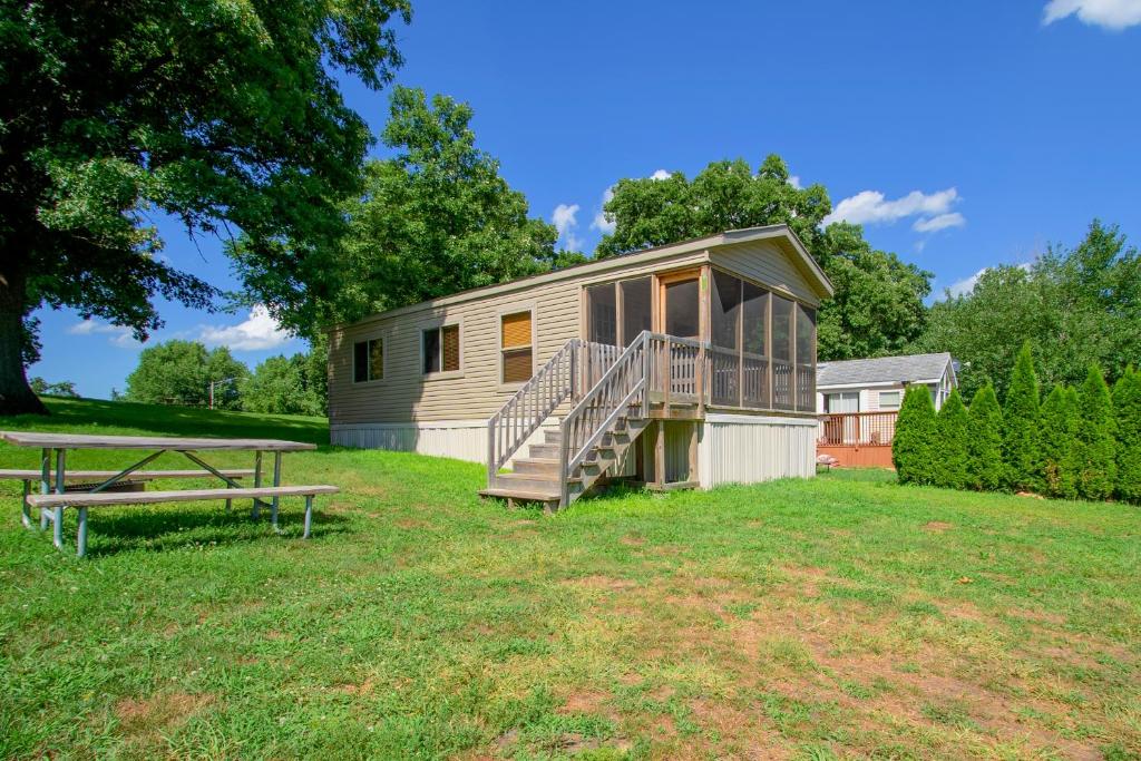 O'Connell's Yogi Bear RV Deluxe Park Model 38 - image 2