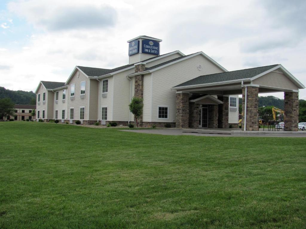 Cobblestone Inn & Suites - Ambridge - main image