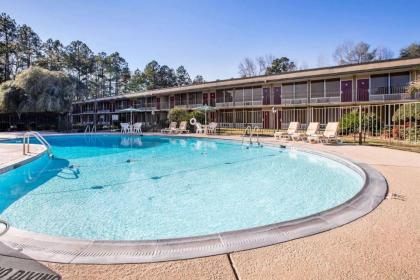 Quality Inn Americus - image 9